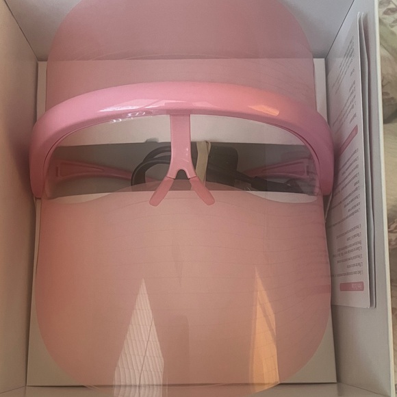 Pink Wrinklit LED Facial Mask - Picture 2 of 5